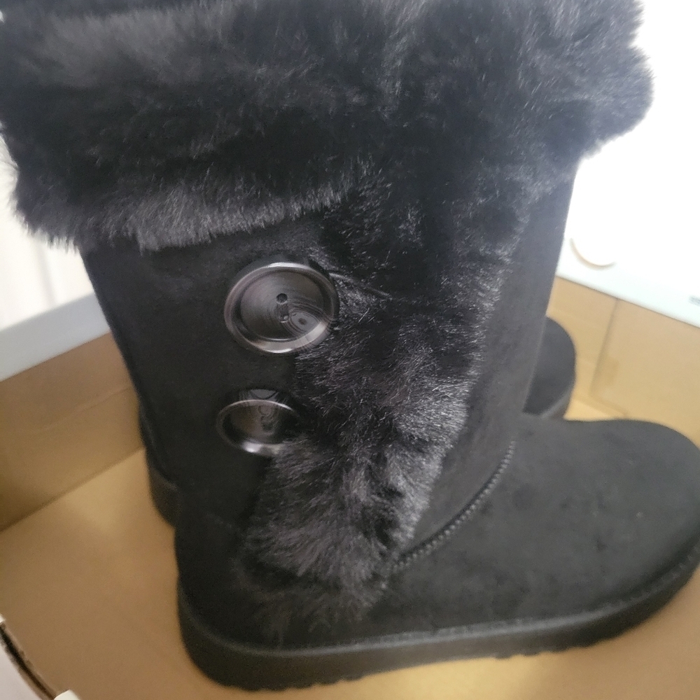 NIB- SO- Women's faux-fur winter boots